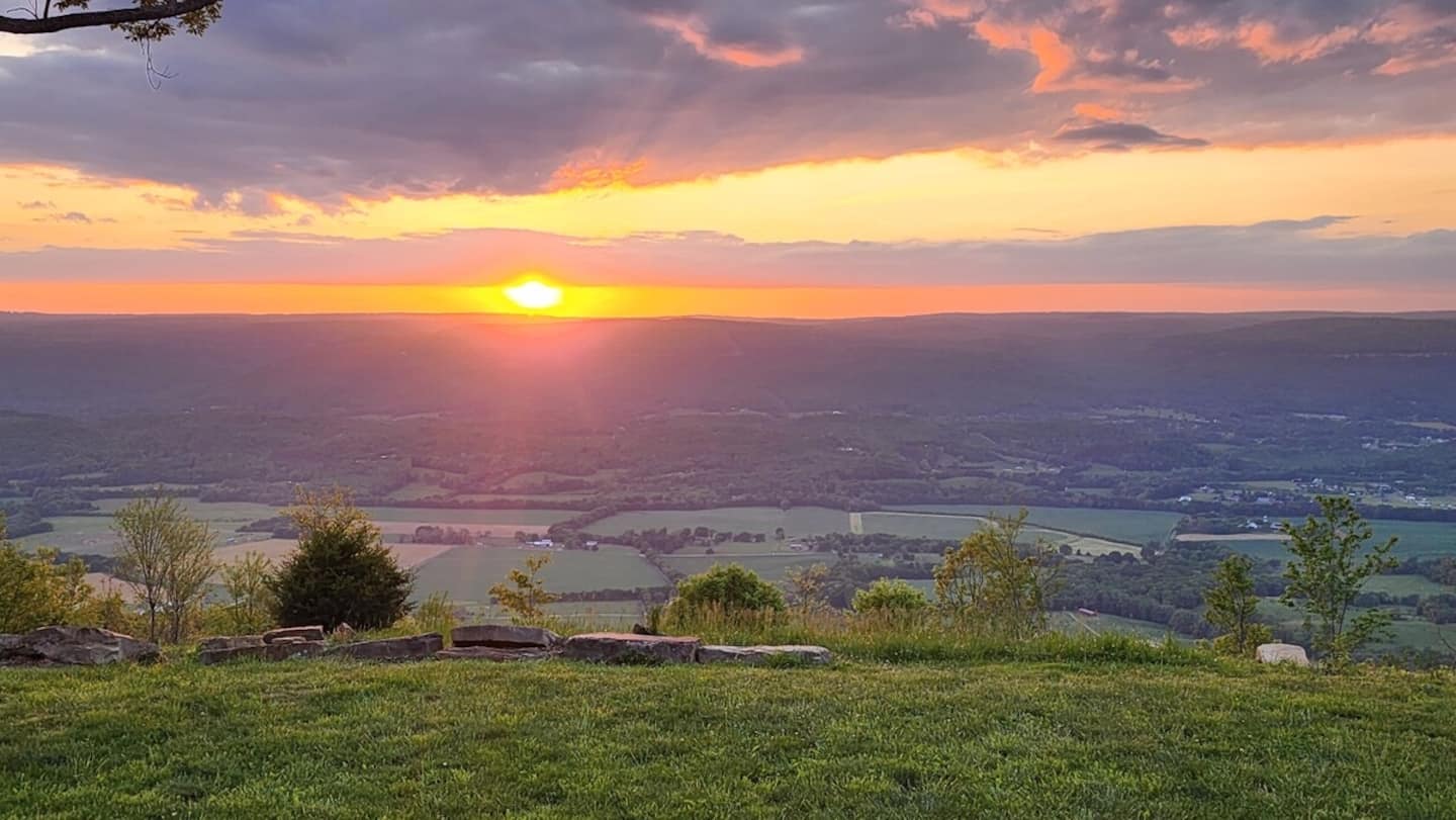 Tennessee Sunset Farm overlooking the Sequatchie Valley